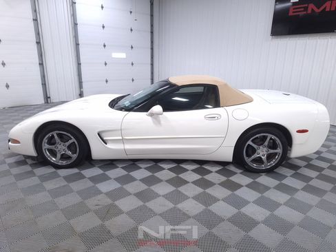 Used 2001 Chevrolet Corvette Convertible w/ Preferred Equipment Group2 RWD image 4