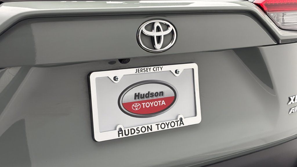 Used 2021 Toyota RAV4 XLE Premium AWD/4WD image 8