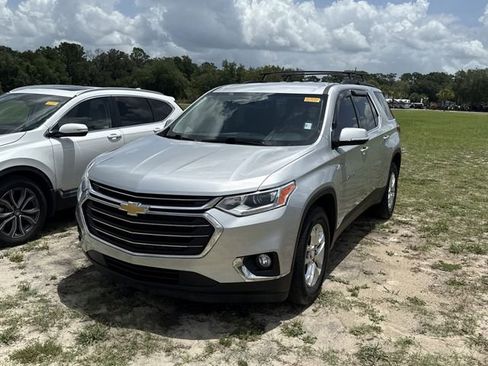 Used 2019 Chevrolet Traverse LT FWD image 2