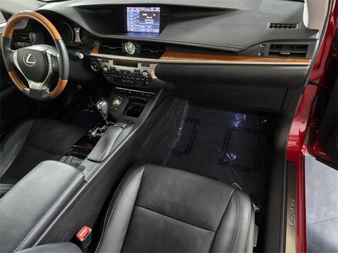 Used 2013 Lexus ES 300h w/ Luxury Pkg image 24