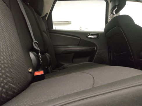 Used 2020 Dodge Journey SE w/ SE Popular Equipment Group FWD image 21