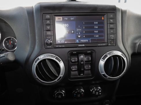 Used 2014 Jeep Wrangler Unlimited Sahara w/ Connectivity Group AWD/4WD image 20