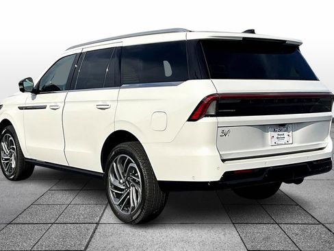 New 2025 Lincoln Navigator Reserve image 3