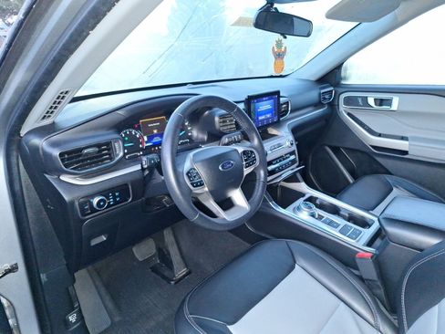 Used 2023 Ford Explorer XLT w/ Equipment Group 202A image 8