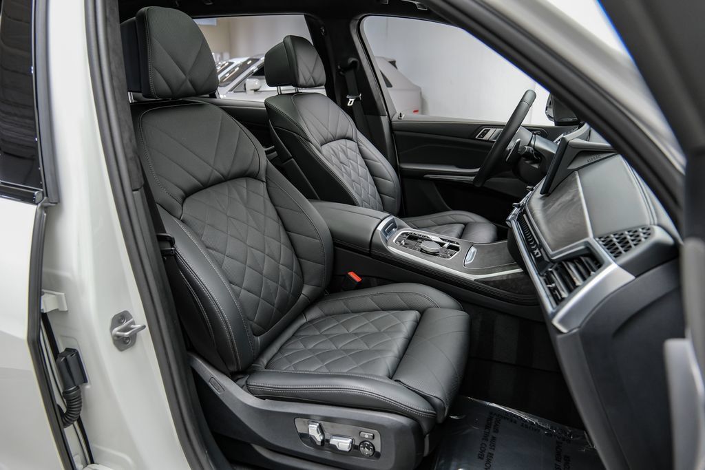 Used 2025 BMW X7 xDrive40i AWD/4WD image 39