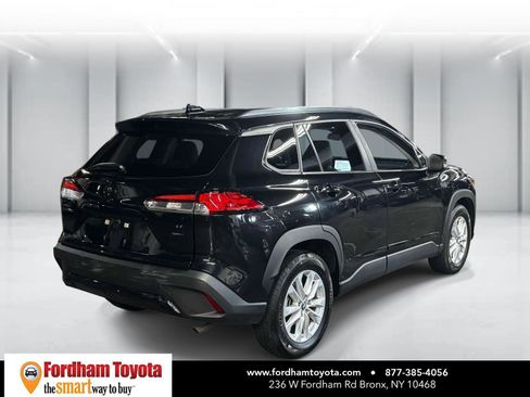 Used 2024 Toyota Corolla Cross LE w/ Moonroof Package AWD/4WD image 7