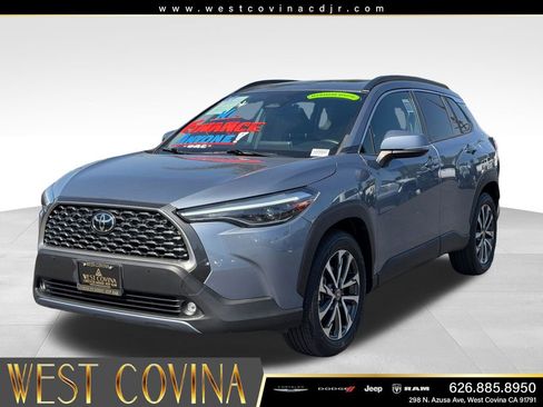 Used 2023 Toyota Corolla Cross XLE w/ Convenience Package FWD image 3