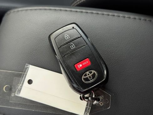 Used 2025 Toyota Corolla Cross XLE FWD image 40