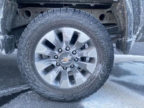 Used 2022 Chevrolet Silverado 2500 Custom w/ Custom Value Package image 10