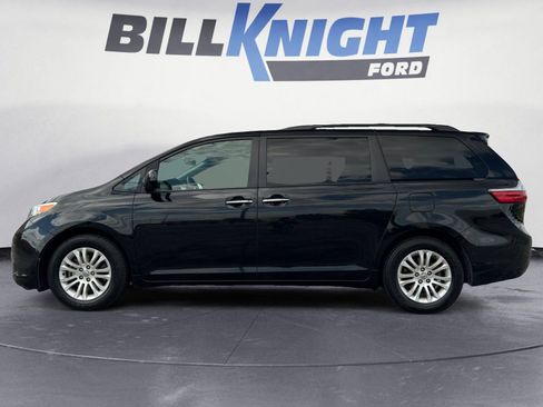 Used 2015 Toyota Sienna XLE FWD image 2