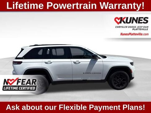 Used 2024 Jeep Grand Cherokee Altitude AWD/4WD image 10