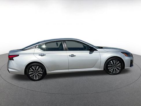 Used 2024 Nissan Altima 2.5 SV image 16
