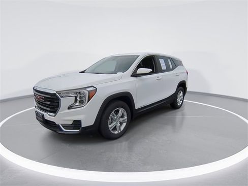 Used 2024 GMC Terrain SLE image 4