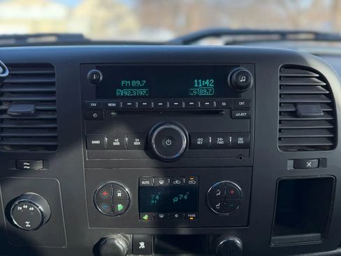 Used 2011 Chevrolet Silverado 2500 LT w/ Interior Plus Package image 13