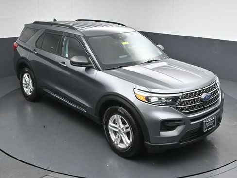 Certified 2022 Ford Explorer XLT w/ Class IV Trailer Tow Package AWD/4WD image 44