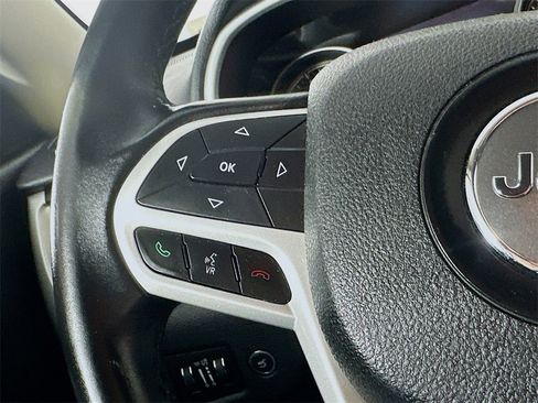 Used 2017 Jeep Cherokee Trailhawk w/ Comfort/Convenience Group image 25