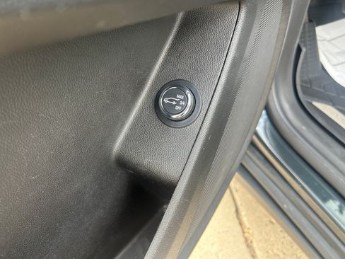 Used 2018 Chevrolet Traverse LT AWD/4WD image 15