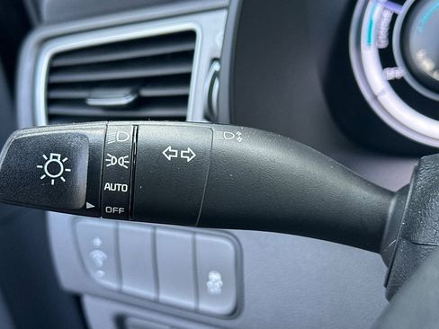 Used 2017 Kia Niro LX image 31