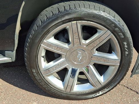 Used 2018 Cadillac Escalade Premium Luxury AWD/4WD image 8