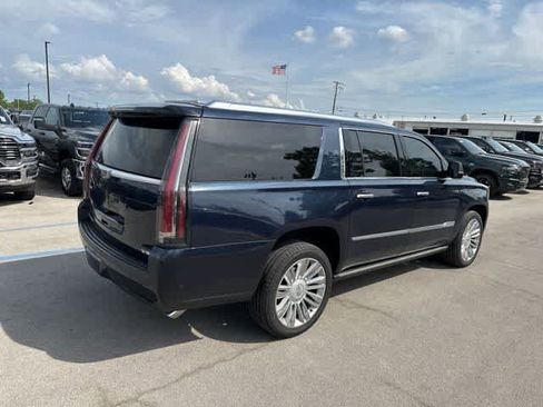 Used 2019 Cadillac Escalade ESV Platinum AWD/4WD image 28