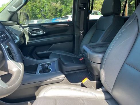 Used 2024 Chevrolet Tahoe Z71 w/ Luxury Package AWD/4WD image 9
