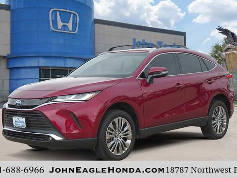 Used 2024 Toyota Venza XLE AWD/4WD image 1