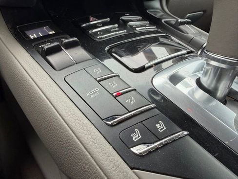 Used 2011 Porsche Cayenne image 24