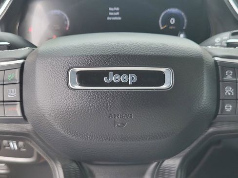 Used 2025 Jeep Grand Cherokee Laredo X w/ Luxury Tech Group I image 62