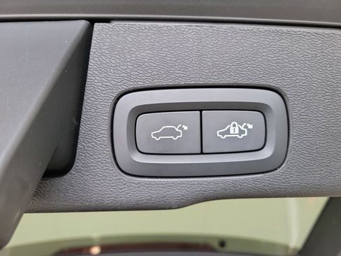 Used 2024 Volvo XC60 B5 Core AWD/4WD image 12