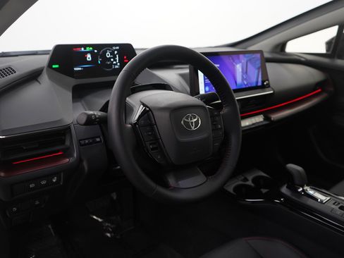 Used 2025 Toyota Prius Plug-In Hybrid FWD image 17
