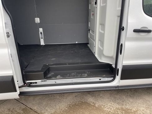 New 2026 Ford Transit 250 148 Medium Roof RWD image 23