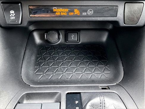 Used 2021 Toyota RAV4 LE image 14