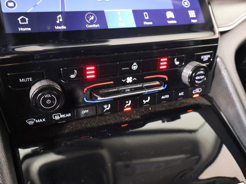 Used 2022 Jeep Grand Cherokee L Limited RWD image 8