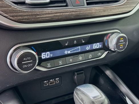 Used 2020 Nissan Altima 2.5 SL FWD image 16