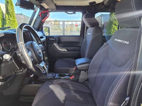 Used 2014 Jeep Wrangler Unlimited Rubicon w/ Connectivity Group AWD/4WD image 9