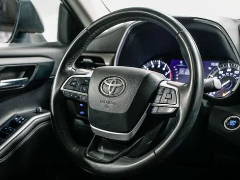 Certified 2022 Toyota Highlander XLE image 17