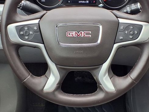 Used 2023 GMC Acadia SLT image 16