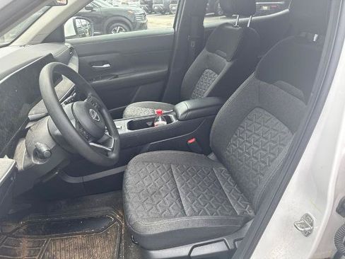 Certified 2025 Nissan Kicks SV FWD image 10