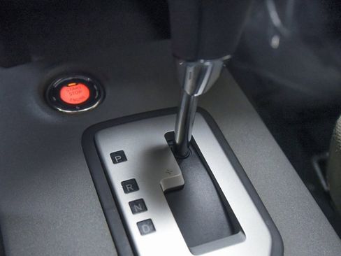 Used 2021 Nissan Frontier SV w/ Midnight Edition Floor Mats image 25