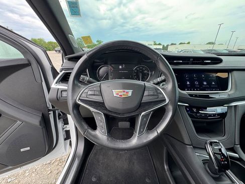 Certified 2023 Cadillac XT5 Premium Luxury FWD image 17