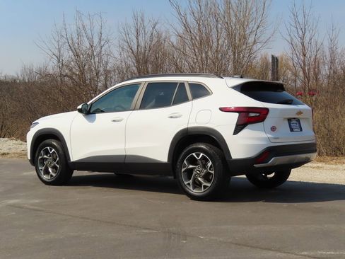 Certified 2025 Chevrolet Trax LT FWD image 20