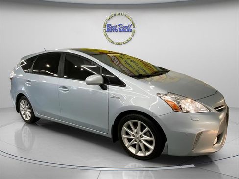 Used 2014 Toyota Prius V Five image 7