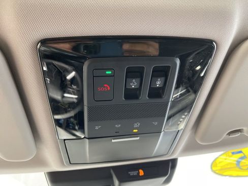 New 2025 Mitsubishi Outlander SE image 8