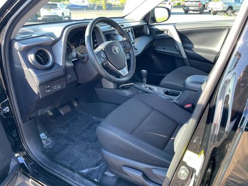 Certified 2018 Toyota RAV4 XLE w/ Plus Extra Value Package AWD/4WD image 10