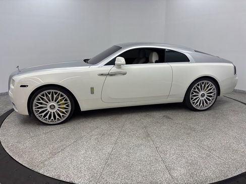 Used 2016 Rolls-Royce Wraith RWD image 3
