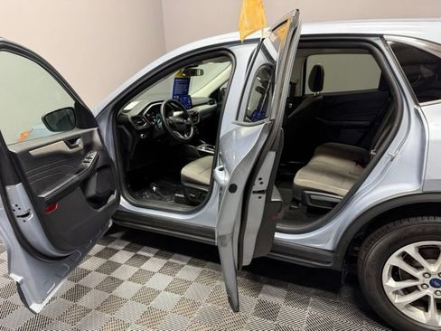 Used 2022 Ford Escape SE w/ Convenience Package FWD image 13