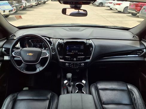 Used 2022 Chevrolet Traverse LT FWD image 16