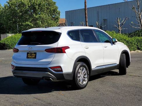 Used 2019 Hyundai Santa Fe SE image 4