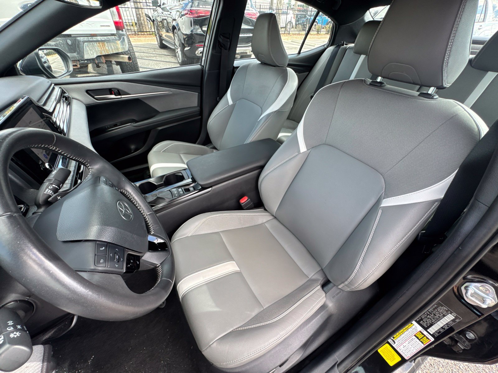 Used 2025 Toyota Camry SE FWD image 13