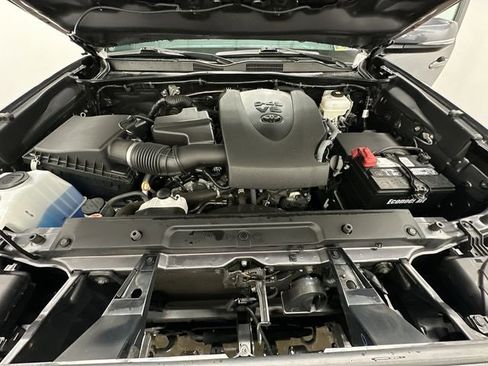 Used 2022 Toyota Tacoma TRD Off-Road image 25